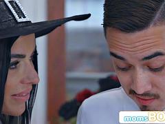 Stor kuk, Stora tuttar, Avsugning, Cougar, Creampie, Mogen, Styvmamma, Tuttar