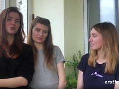 Cunnilingus, Amateur, Morena, Rostro sentado, Lesbiana, Afeitado, Adolescente, Trio