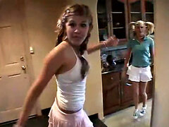 18 χρονον, Ξανθιά, Μελαχροινή, Φετιχ, Μαλακία με το δάχτυλο για γυναίκες, Φιλί, Μουνί, Άσχημος