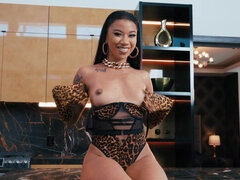 Asiatisch, Masturbation, Pool, Solo, Titten