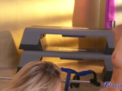 Rumpa, Blondin, Ansiktsbehandling, Gym, Handjobb, Slick, Onani, Trekant