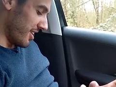 Yoga teacher swallows my cum after seeing me masturbate in the car - Plume du plaisir