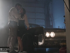 Peitos grandes, Boquete, Morena, Garganta funda, Facial, Grupo, Hardcore, Voyeur