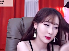 Sexy korean cam girl show her body