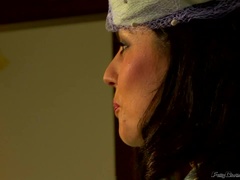 Brunetka, Ubrani, Wytrysk, Lizanie, Nagi, Orgia, Jazda konna, Mokry