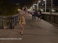 Grosser arsch, Grosse titten, Blondine, Blasen, Lingerie, Öffentlich