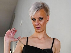 Duży tyłek, Blondynka, Palcówka, Naturalne cycki, Krótkie włosy, Solo, Odpędzanie, Cycki