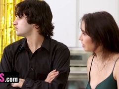 18, Fetiš, Lizanje, Samozadovoljevanje, Zabava, Prvoosebno snemanje seksa, Najstnice, Devica