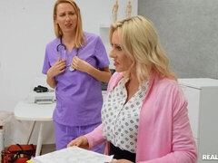 Stor pik, Store bryster, Pik sutte, Doktor, Hårdt, Mor jeg gerne vil kneppe, Naturlige bryster, Sygeplejerske