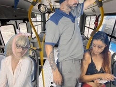 Amateur, Sucer une bite, Bus, Éjaculer dans la bouche, Masturbation, Public