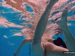 18, Alasti, Julkinen, Punapää, Pehmo, Soolo, Tissit, Veden alla