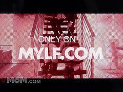 Veľký zadok, Blondína, Kuřba, Puma, Striekanie semena, Mamina, Jačania, Nevlastná mama