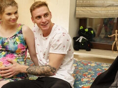 18, Stor stjärt, Stor kuk, Avsugning, Doggystyle, Naturliga tuttar, Tonåring, Tuttar