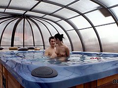 Fürdő ruha, Apu, Kőkemény, Csókolózás, Nyalás, Medence, Nuni, Tini