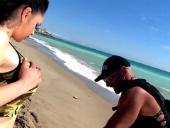 Strand, Ujjazás, Sarokkal való, Érett feleség, Mellbimbók, Mellbe dugás