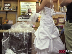 Booty bride gets pounded in the pawn shop