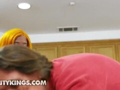 Duży kutas, Dildo, Styl na pieska, Ciemna karnacja, Lizanie, Cipka, Ogolona, Mokry