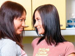 Amateur, Tetas grandes, Penetracion con dedos, Besar, Lencería, Coño, Estriptis, Tetas