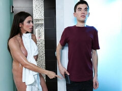 Ванна, Большая жопа, Минет, Брюнетки, Собачьи, Поцелуи, Милф, Подглядывание