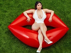 Duży tyłek, Duży kutas, Duże cycki, Obciąganie, Brunetka, Styl na pieska, Podwójna penetracja