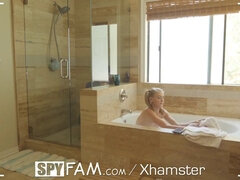 Badrum, Stor kuk, Avsugning, Hardcore, Onani, Pigtails, Tonåring, Tuttar