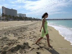 Plage, Gros seins, Brunette brune, Mère que j'aimerais baiser, Public, Chatte, Solo, Nénés