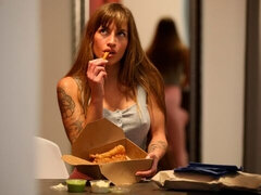 Amateur, Gros cul, Grosse bite, Sucer une bite, En levrette, Rasée, Jarretelles, Nénés