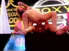 Anális szex, Popó, Szőke, Ondó fröcskölés, Arcra élvezés, Maszti, Filigrán alkatú, Hármas