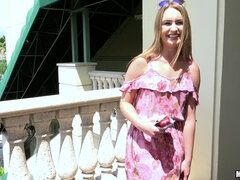 Smoking Blondie Flashes For Fun 1 - Public Pickups