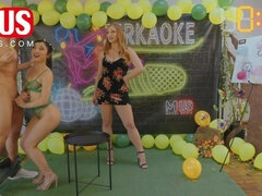 Черные, Знаменитости, Забавное, Поцелуи, Лесбиянка, Натуральные сиськи, Реалити, Игрушки