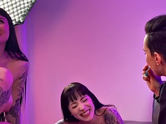 Amatør, Babe, Lesbisk, Sexy undertøy, Strapon, Tattovering, Tenåring, Trekant