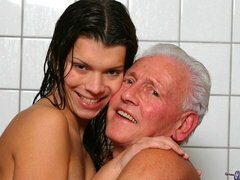 Perännuolu, Vessa, Suihinotto, Ruskeahiuksinen, Laiha, Teini, Tissit, Märkä