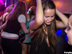 Botas, Morena, Polla, Estilo perrito, Lamidas, Orgía, Coño, Chupando