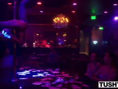 Anal, Brunette brune, Plantureuse, Gorge profonde, Queue, En levrette, Chatte, Plan cul à trois