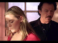 Μελαχροινή, Διασημότητα, Δημόσιο, Κάπνισμα, Τρίο