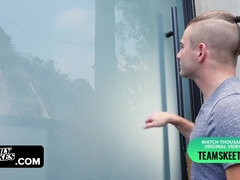 Pijpbeurt, Bruinharig, Stel, Hondjeshouding, Gezichtzitten, Geschoren, Tatoeage, Tieten likken