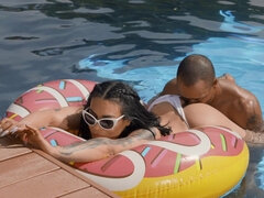 Tranny enjoys wet sex outdoors in the pool: Eva's Creamy Pool Fuck - Eva Maxim
