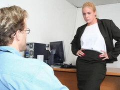 Grosser arsch, Grosser schwanz, Grosse titten, Blondine, Blasen, Hundestellung, Milf, Büro