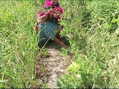 Desi Bhabhi Outdoor Fingering with RadhaDevi - Hot Indian Sex Scene