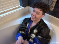 We meet the hairy and sexy Dmitri Vosche in a tub