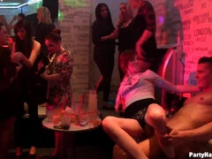 Κώλος, Μεγάλος κώλος, Μεγάλος πούτσος, Μεγάλα βυζιά, Πίπα, Βυζαρού, Σκληρό, Πάρτυ