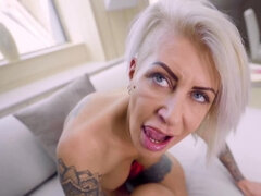 Klädd kvinna naken man, Ansiktsbehandling, Underkläder, Milf, Fitta, Kort hår, Mager, Softcore