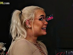 Mačiatko, Veľké péro, Blondína, Kuřba, Oblečené ženy, Európskej, Spodná bielizeň, Kancelária
