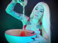 Uralkodás, Domina szerep, Étel, Megalázás, Érett feleség, Úrnő, Egyedül, Tetkó