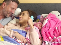 Enthousiasteling, Slaapkamer, Grote lul, Pijpbeurt, Hondjeshouding, Likken, Mager, Tieten likken