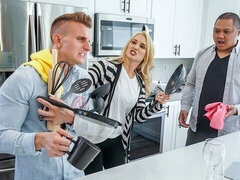 Stor stjärt, Stor kuk, Stora tuttar, Avsugning, Doggystyle, Kök, Mager, Tonåring