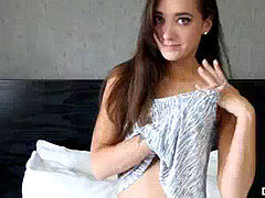 Amatőr, Cumizás, Ondó fröcskölés, Európai, Elsö alkalom, Orgazmus, Tetkó, Tini