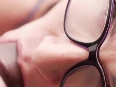 Amatéři, Velké péro, Kuřba, Brunetka, Stříkání spermatu, Na obličej, Milf žcbp, Mamina