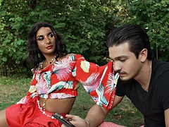 Stor kukk, Brunette, Cougar, Hanrei, Italianer, Moden, Utendørs, Pupper