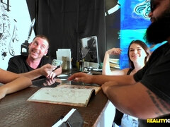 금발의, 오랄섹스, 사정 샷, 얼굴에, 돈, 조그마한, 피어싱